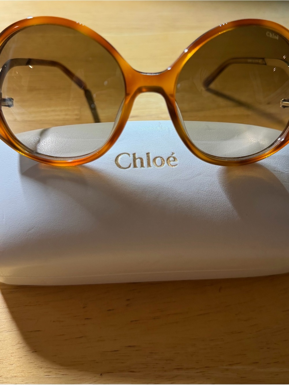 Chloe Womens Round Frame Sunglasses in Amber